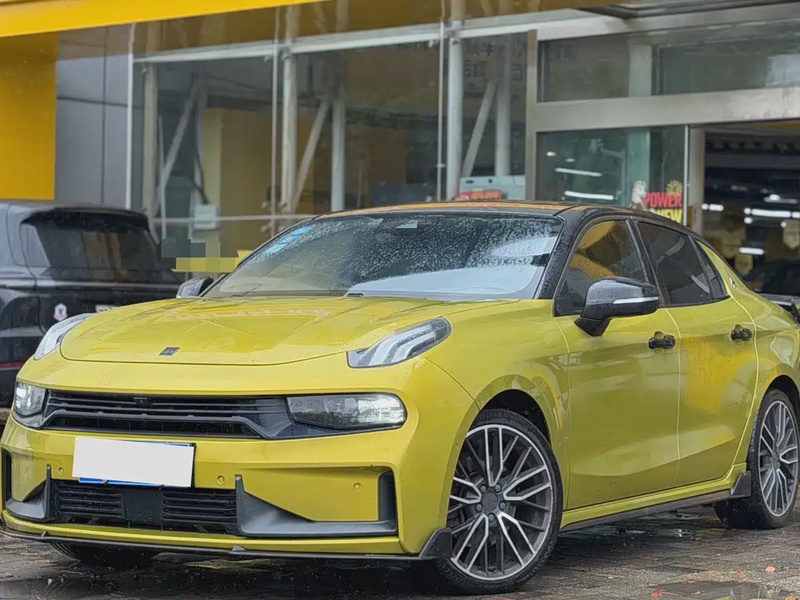 Lynk & Co 03