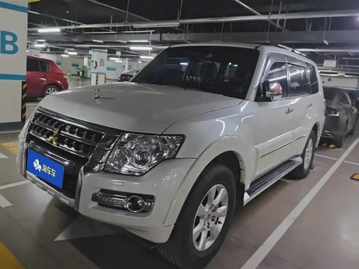 Mitsubishi Pajero 2020