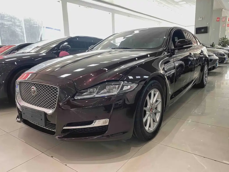 Jaguar XJ
