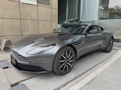 Aston Martin DB11 2021