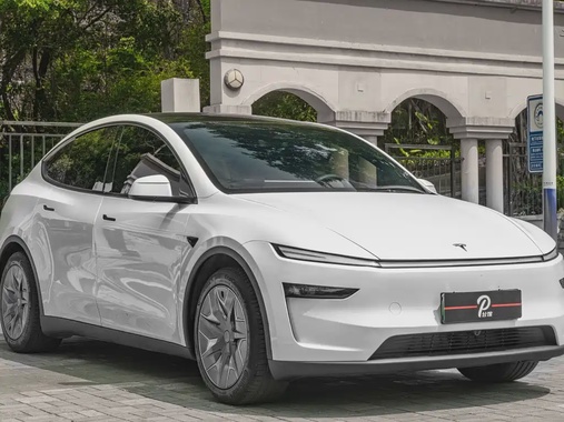 Tesla Model Y 2025