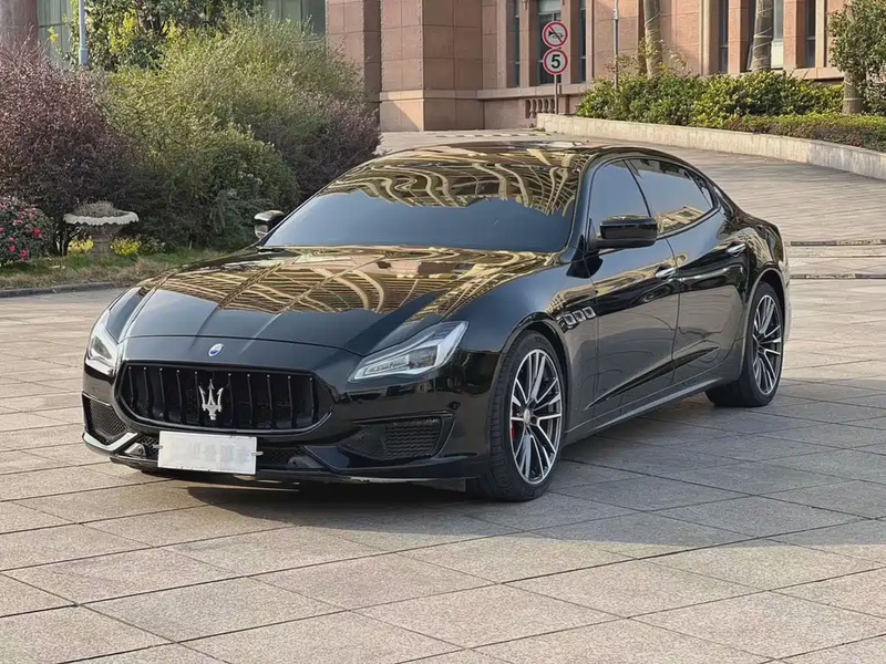 Maserati Quattroporte