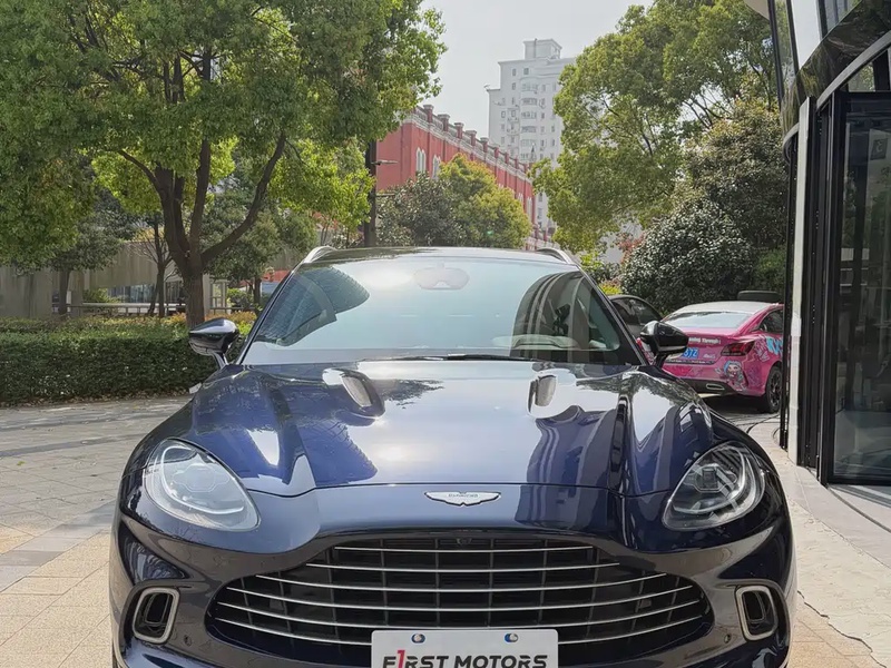 Aston Martin DBX