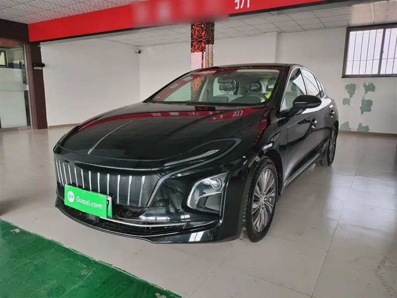 Hongqi E-QM5