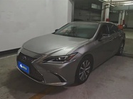 Lexus ES 2019