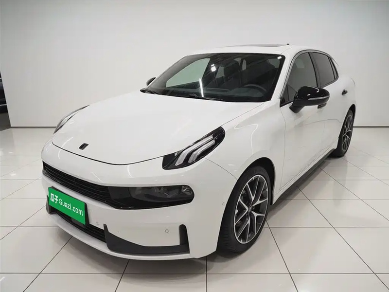 Lynk & Co 03