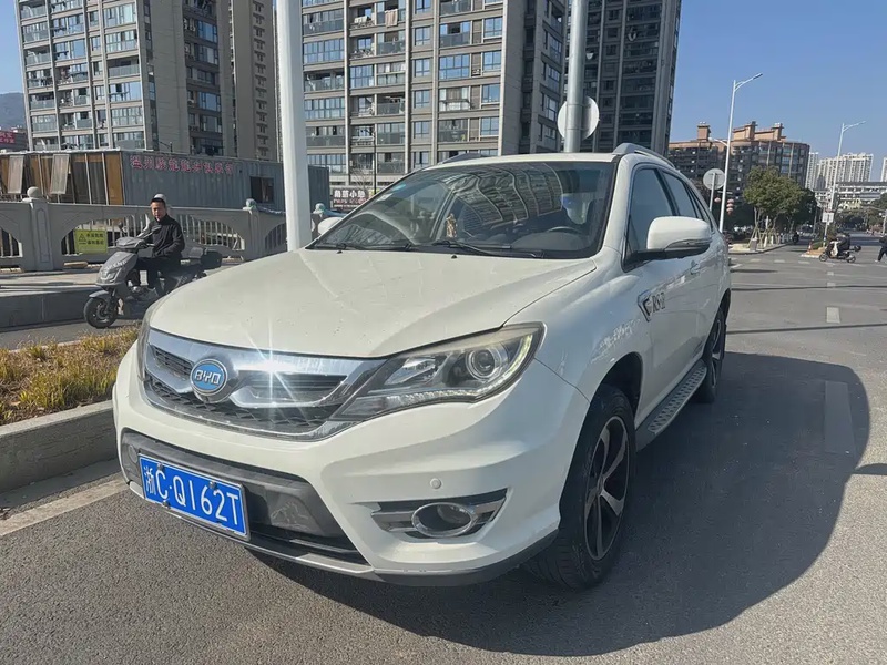 BYD S7