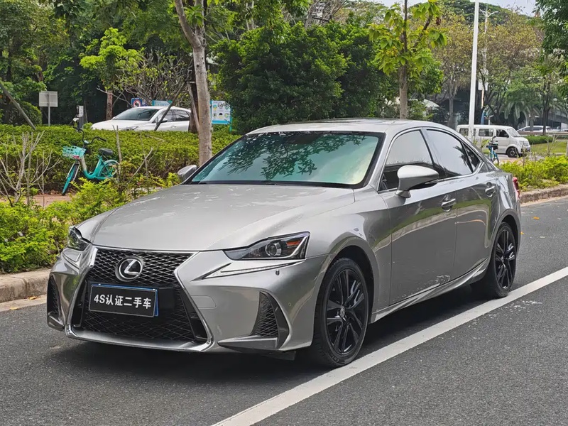 Lexus IS