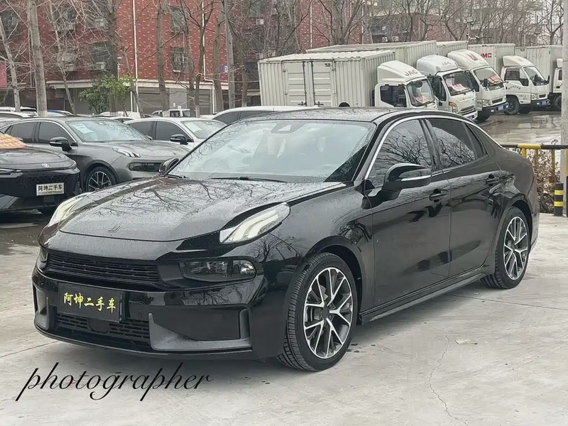 Lynk & Co 03