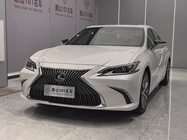 Lexus ES 2020
