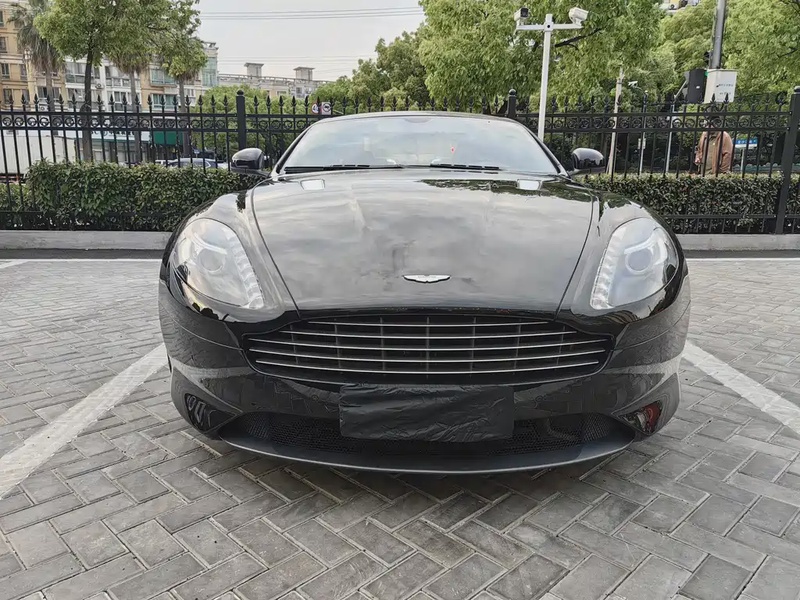 Aston Martin DB9