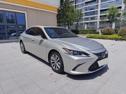 Lexus ES 2019
