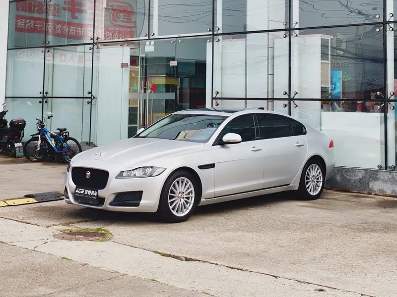 Jaguar XF