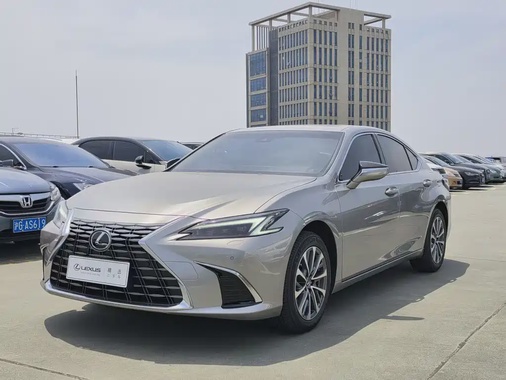 Lexus ES 2026