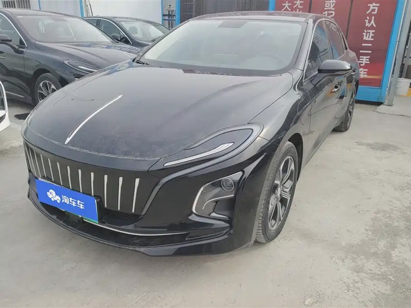Hongqi E-QM5