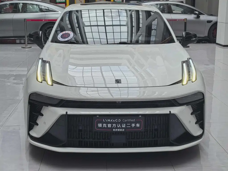 Lynk & Co 03