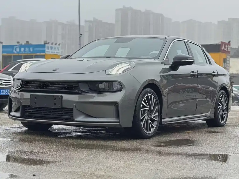 Lynk & Co 03