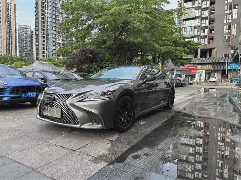 Lexus LS