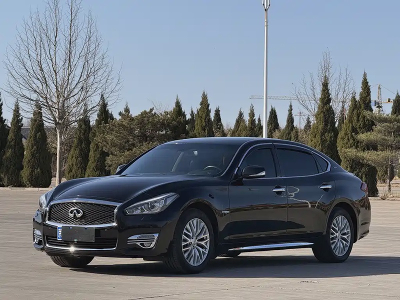 Infiniti Q70