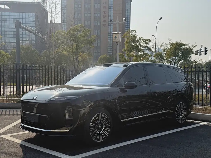NIO ES8