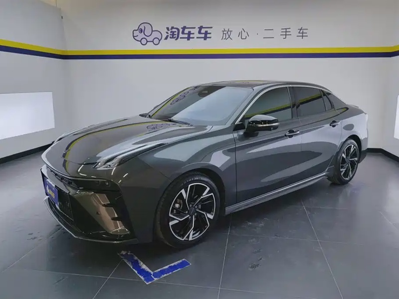 Lynk & Co 03