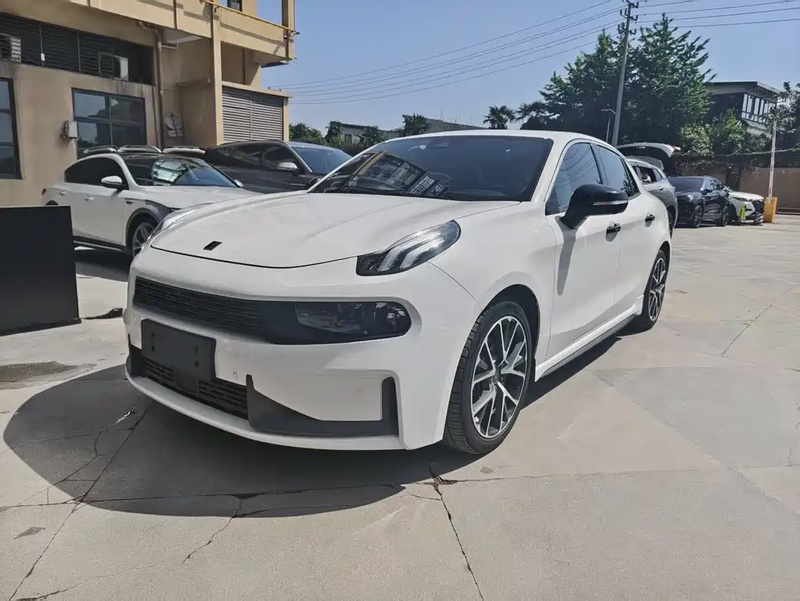 Lynk & Co 03