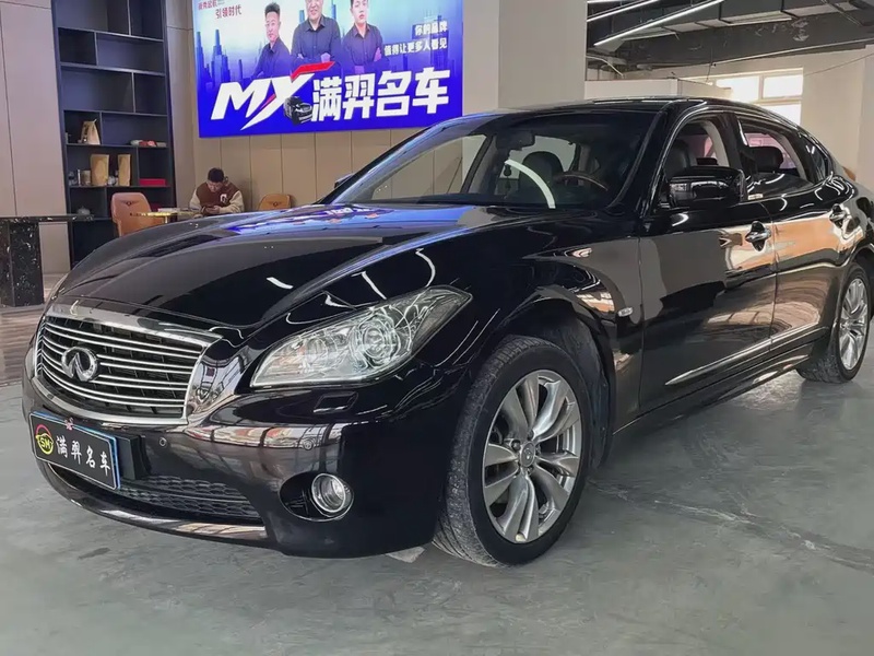 Infiniti Q70