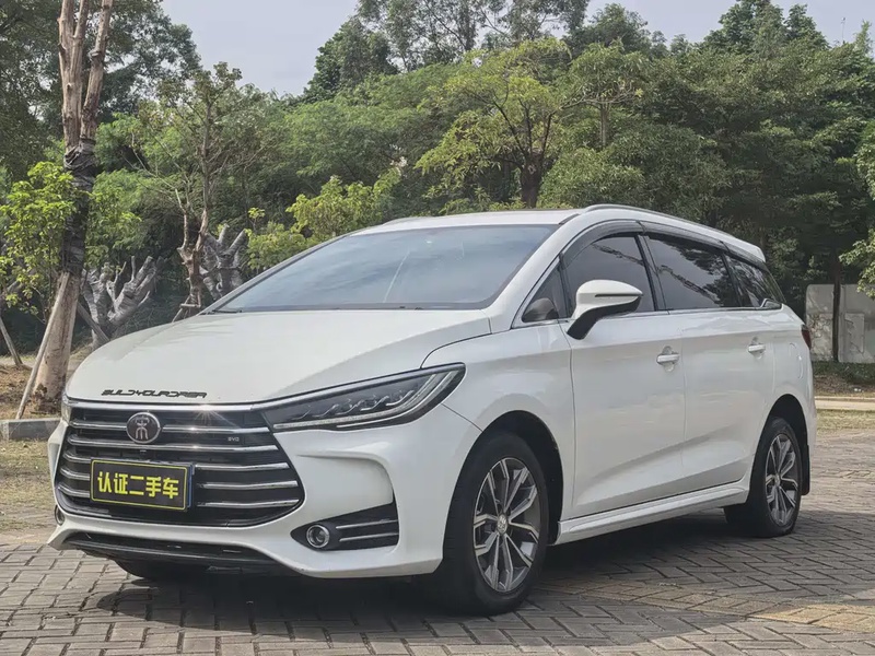 BYD MAX