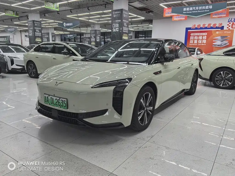 Hongqi EH7