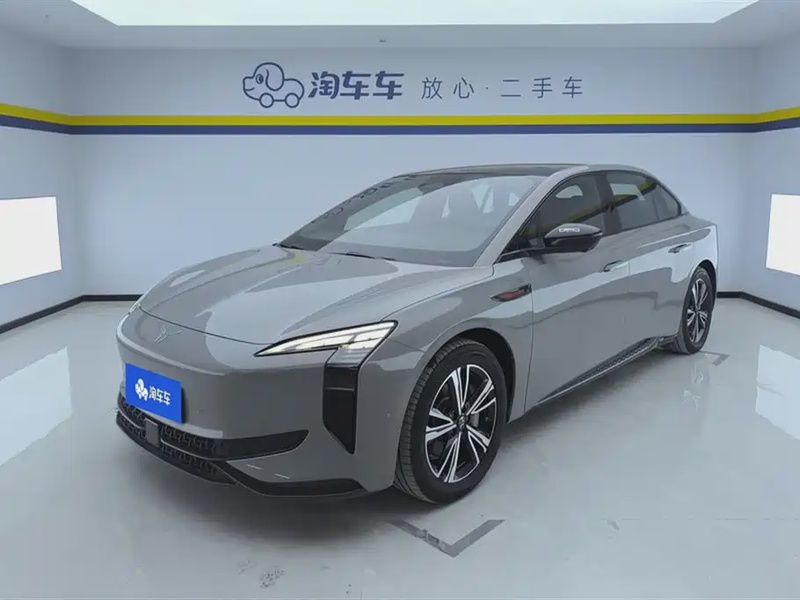 Hongqi EH7