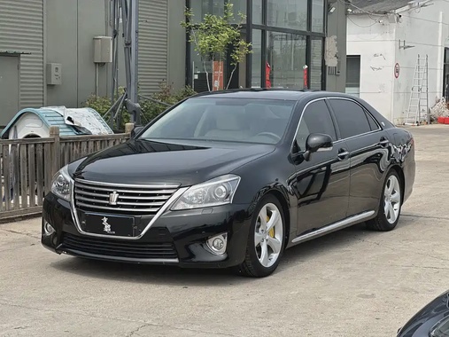 Toyota Crown 2013