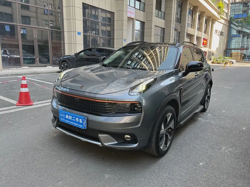 Lynk & Co 01