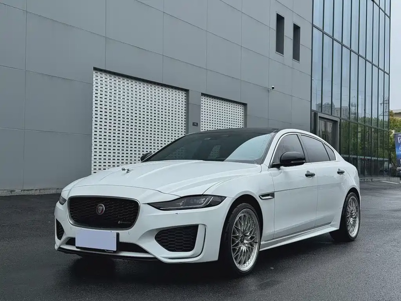 Jaguar XE