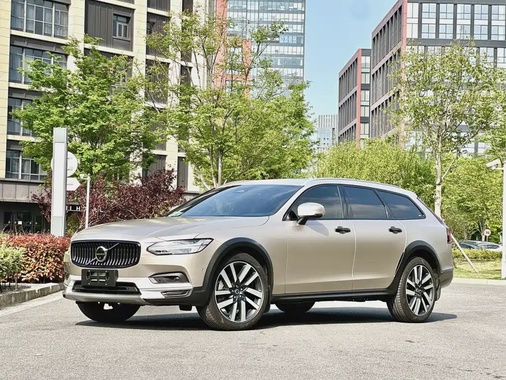 Volvo V90 2025