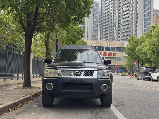 Nissan Paladin 2011