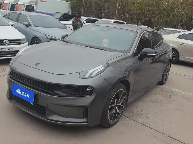 Lynk & Co 03