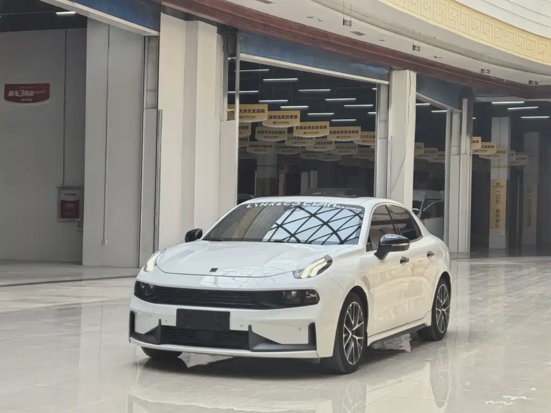 Lynk & Co 03