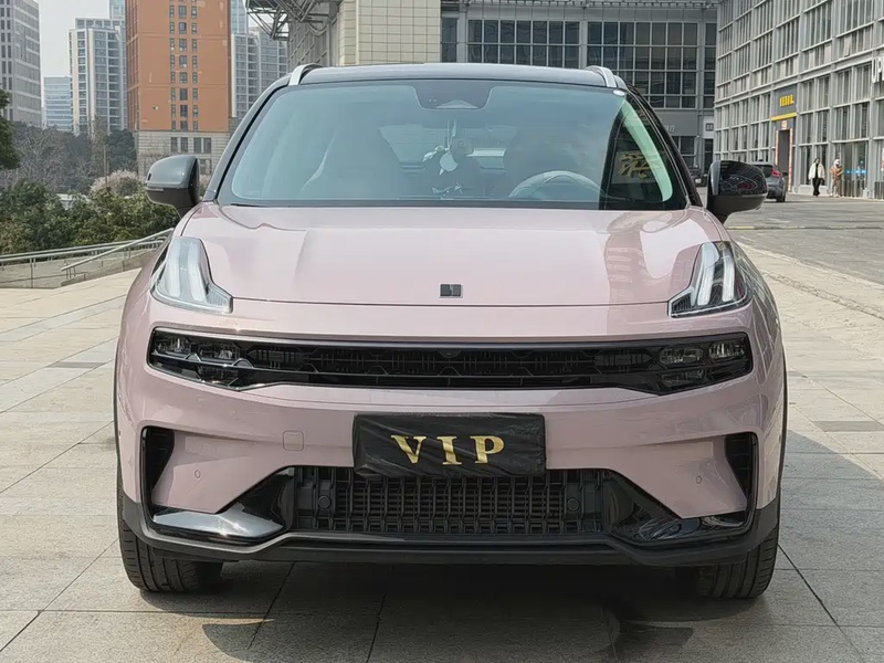 Lynk & Co 06