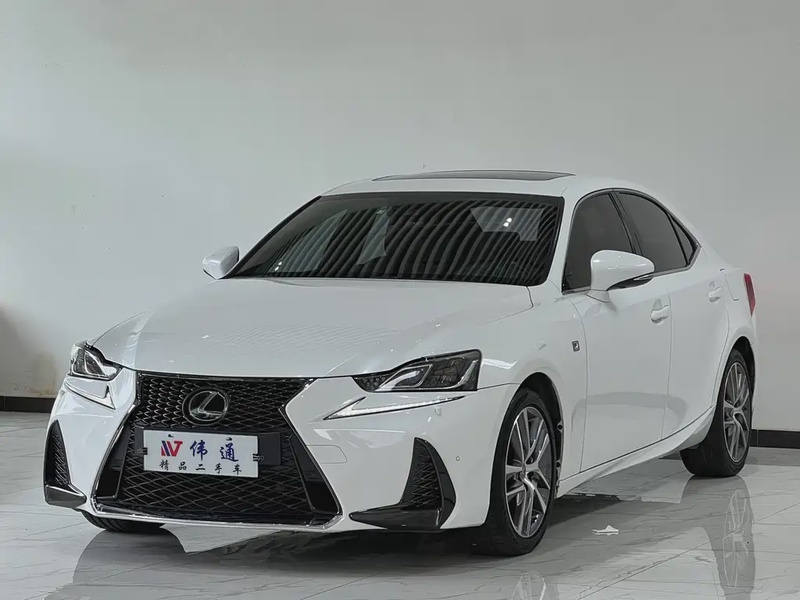 Lexus IS