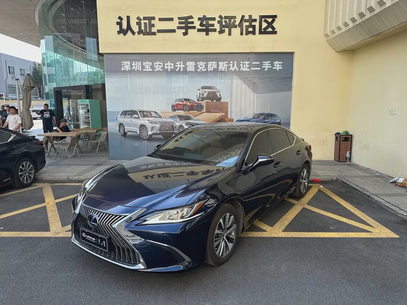 Lexus ES