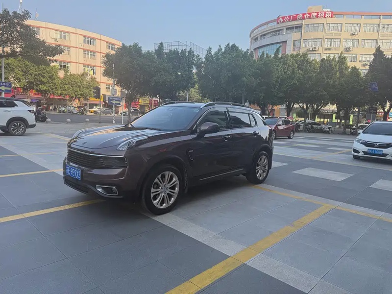 Lynk & Co 01