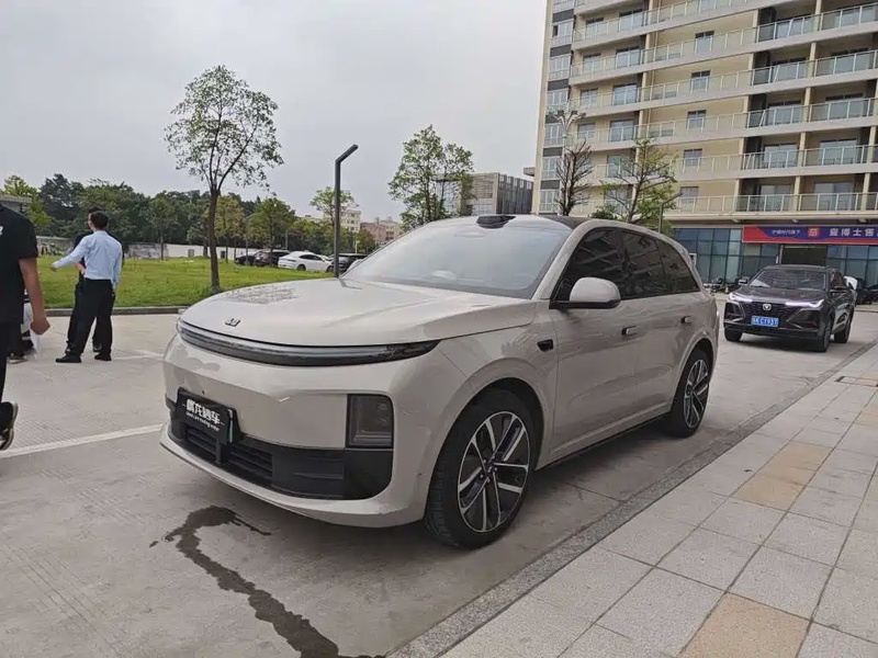 Li Auto L6