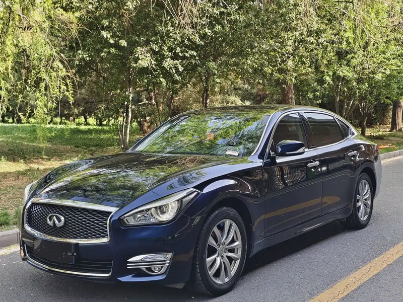 Infiniti Q70