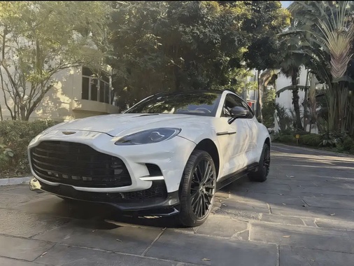 Aston Martin DBX 2026