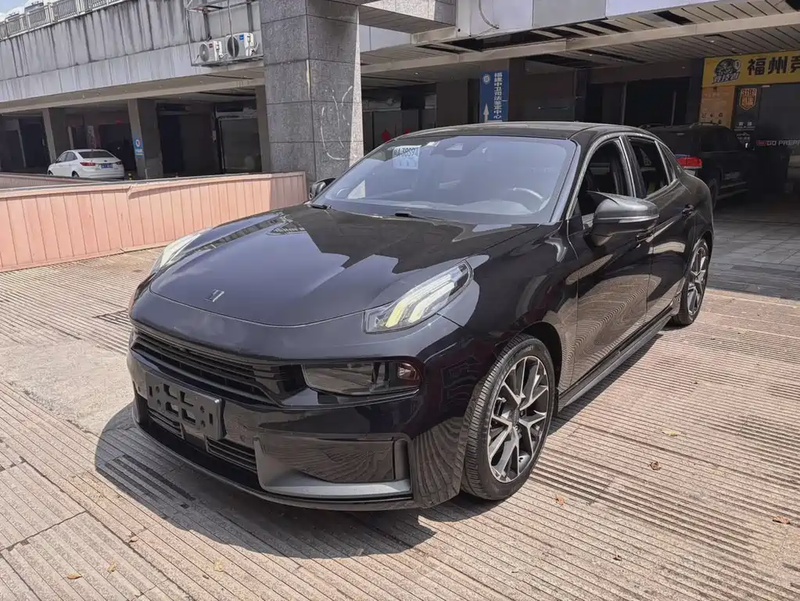 Lynk & Co 03