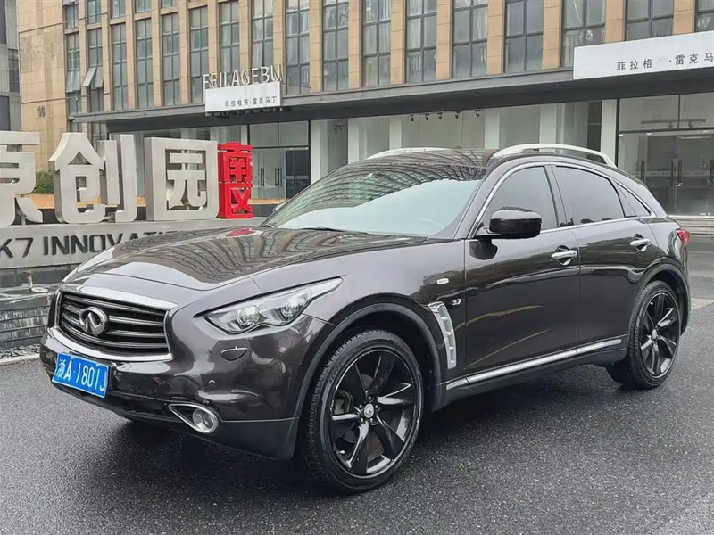 Infiniti QX70
