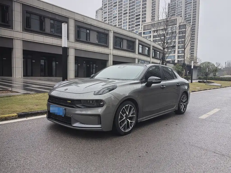 Lynk & Co 03
