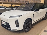 NIO ES8 2025