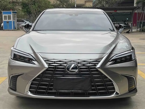 Lexus ES 2025