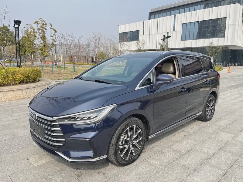 BYD MAX